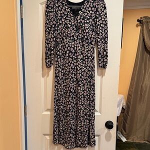 Chic Long Sleeve Floral Dress in Black and lavender